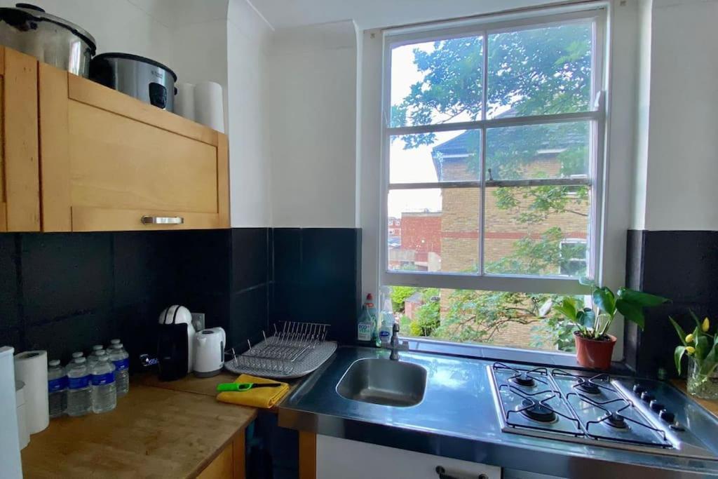 2 Bedroom Flat In Camberwell Green - Central Location With Excellent Connections To Tourist Attractions And Main London Airports מראה חיצוני תמונה