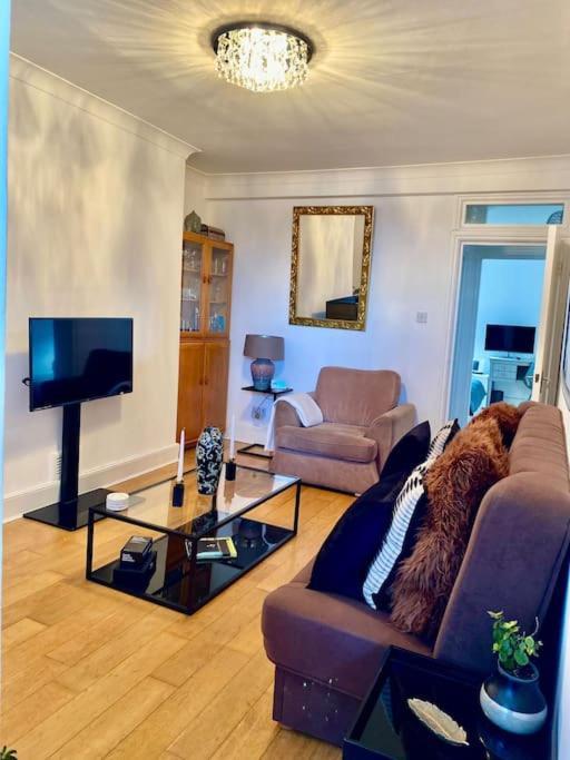 2 Bedroom Flat In Camberwell Green - Central Location With Excellent Connections To Tourist Attractions And Main London Airports מראה חיצוני תמונה