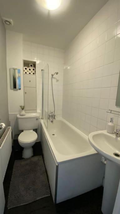 2 Bedroom Flat In Camberwell Green - Central Location With Excellent Connections To Tourist Attractions And Main London Airports מראה חיצוני תמונה