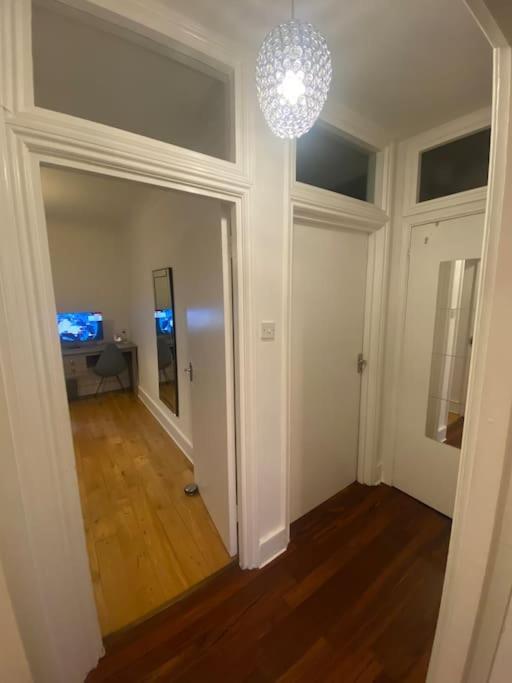 2 Bedroom Flat In Camberwell Green - Central Location With Excellent Connections To Tourist Attractions And Main London Airports מראה חיצוני תמונה